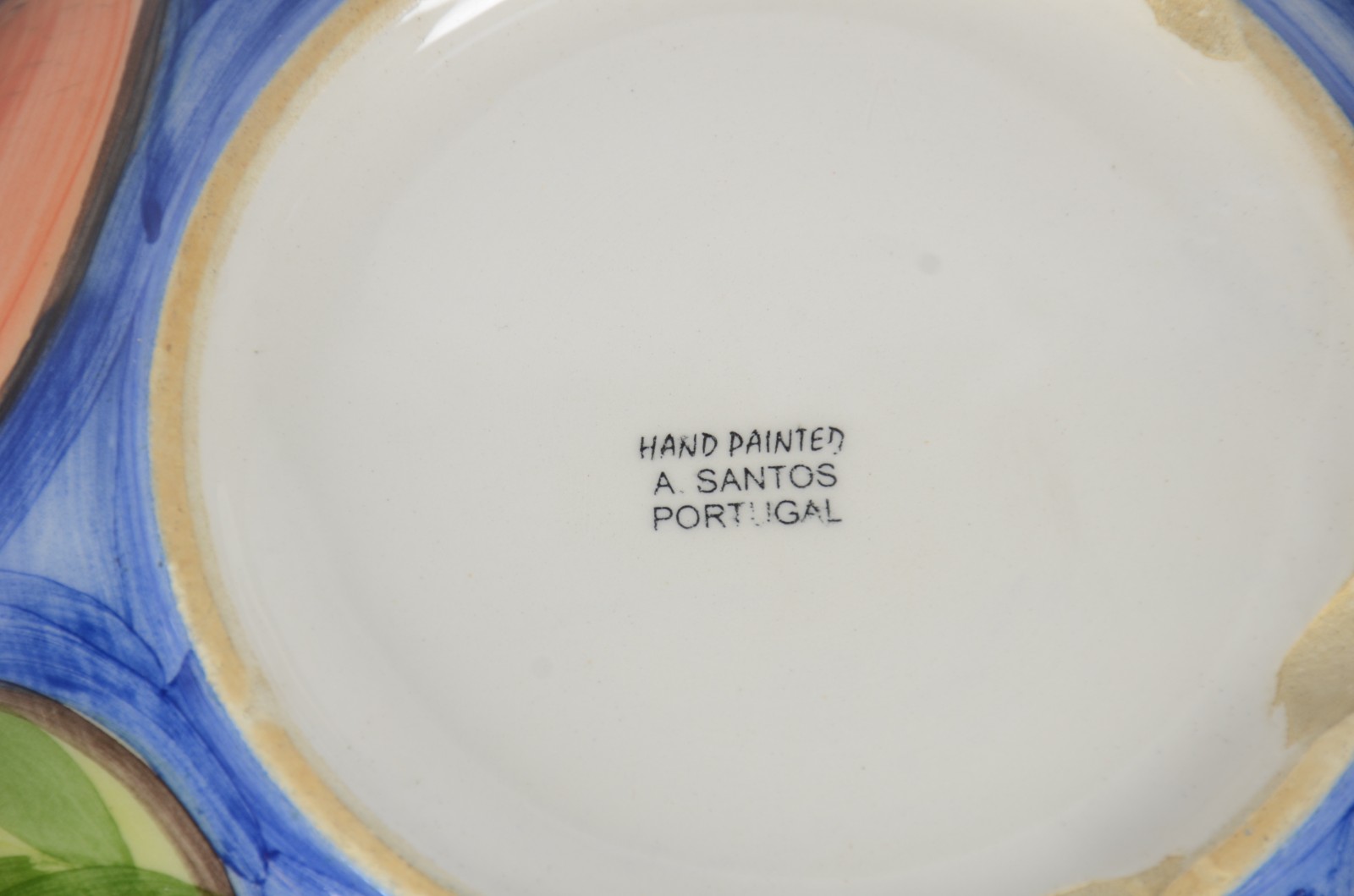 Três travessas e um bowl de cerâmica portuguesa A.Santos, pintadas a... - foto 7 de 7