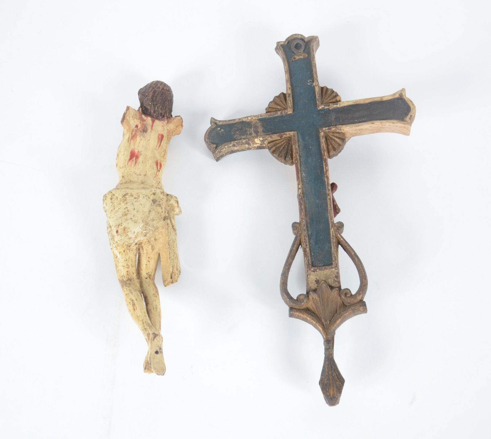 Três antigas imagens de madeira policromada, sendo: Menino Deus... - foto 8 de 11