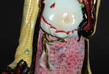 Escultura de porcelana  chinesa policromada rep... - Escultura de porcelana  chinesa policromada representando ¨Buda¨.