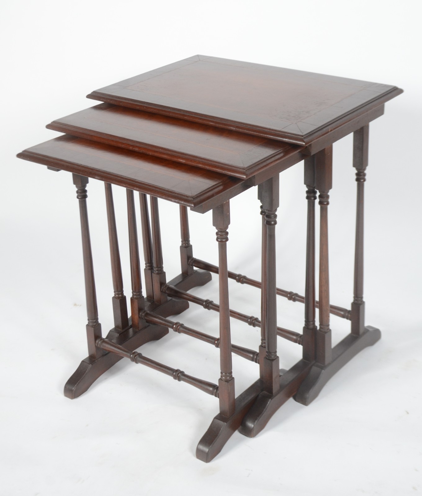 Mesa ninho de madeira nobre com 3 peças, tampos retangulares com... - foto 1 de 7