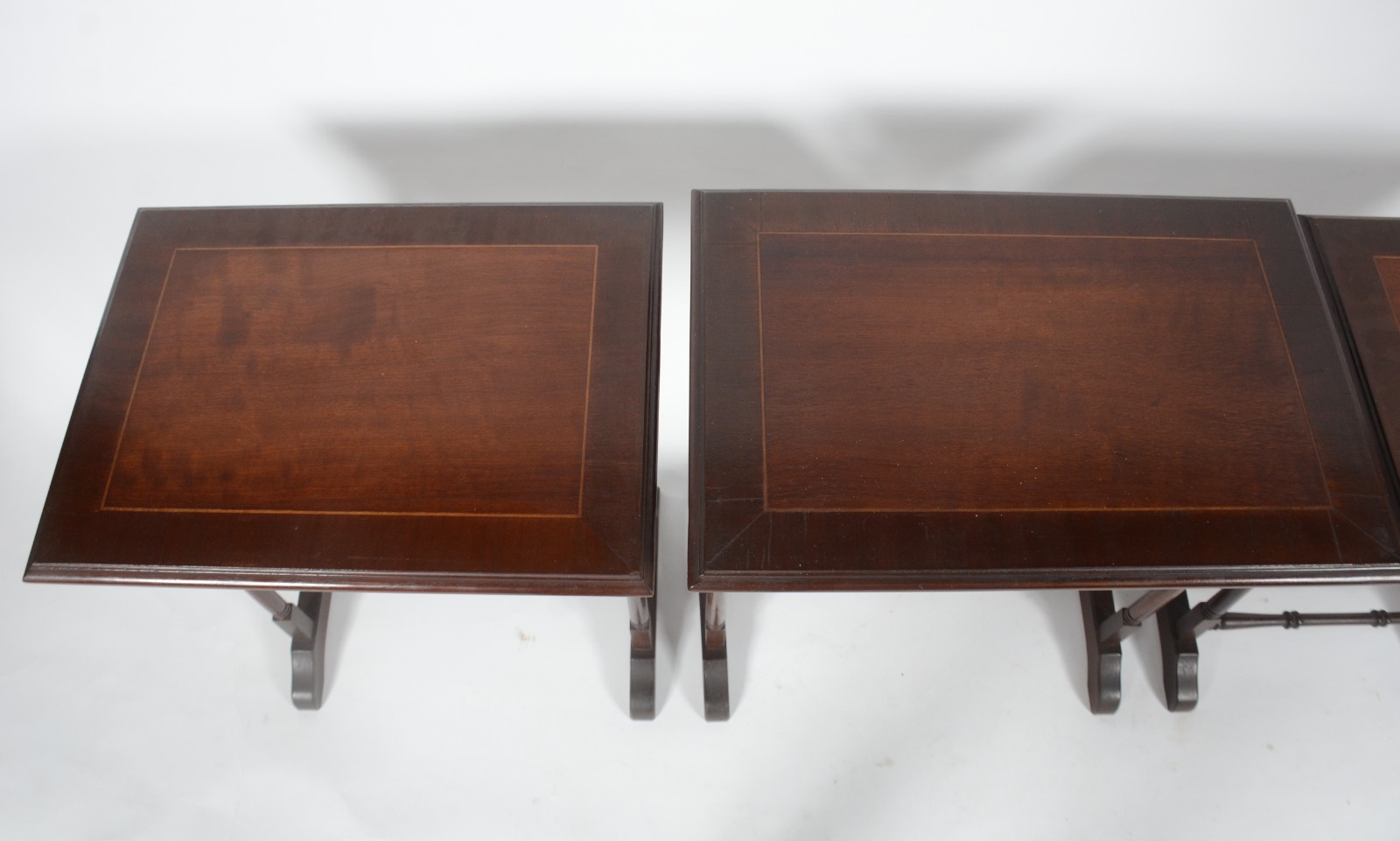 Mesa ninho de madeira nobre com 3 peças, tampos retangulares com... - foto 5 de 7
