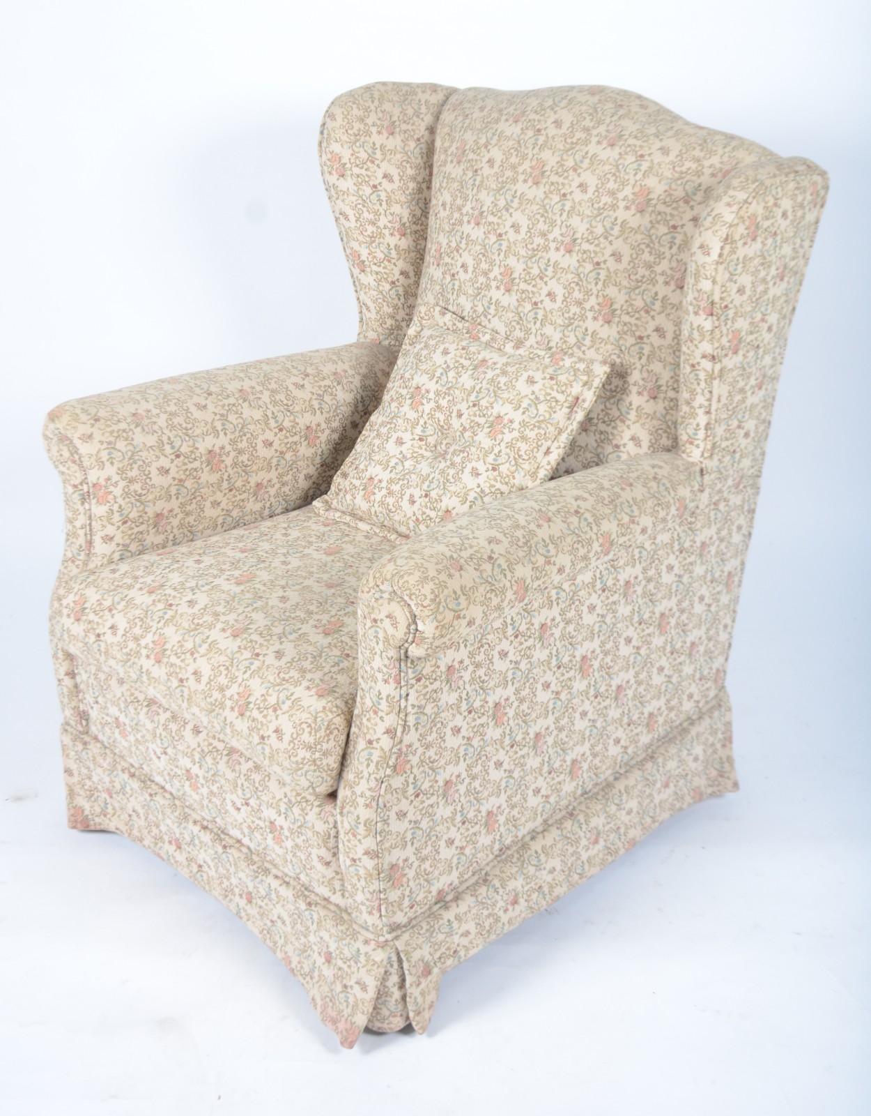 Bergere estofada e forrado com tecido floral. (tecido sujo com... - foto 1 de 5