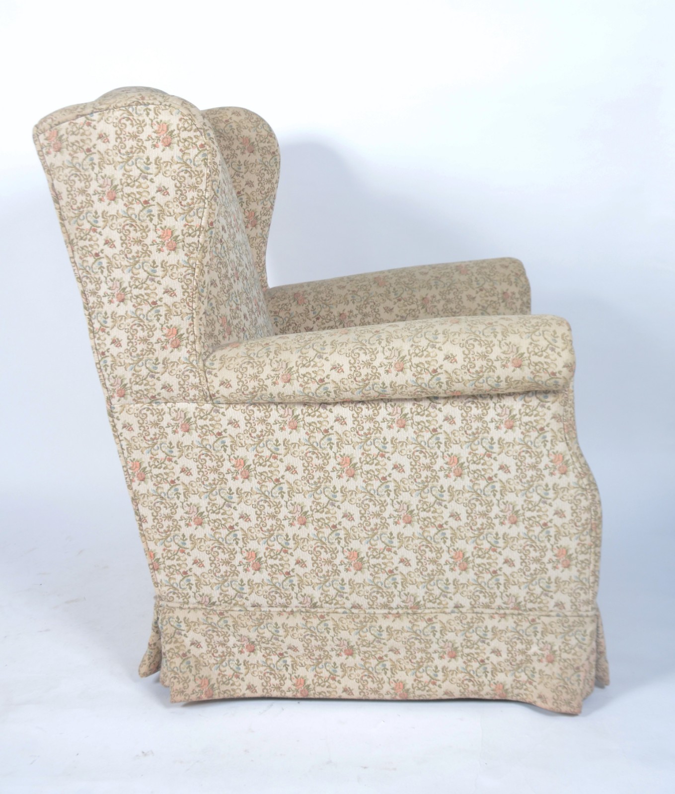 Bergere estofada e forrado com tecido floral. (tecido sujo com... - foto 4 de 5