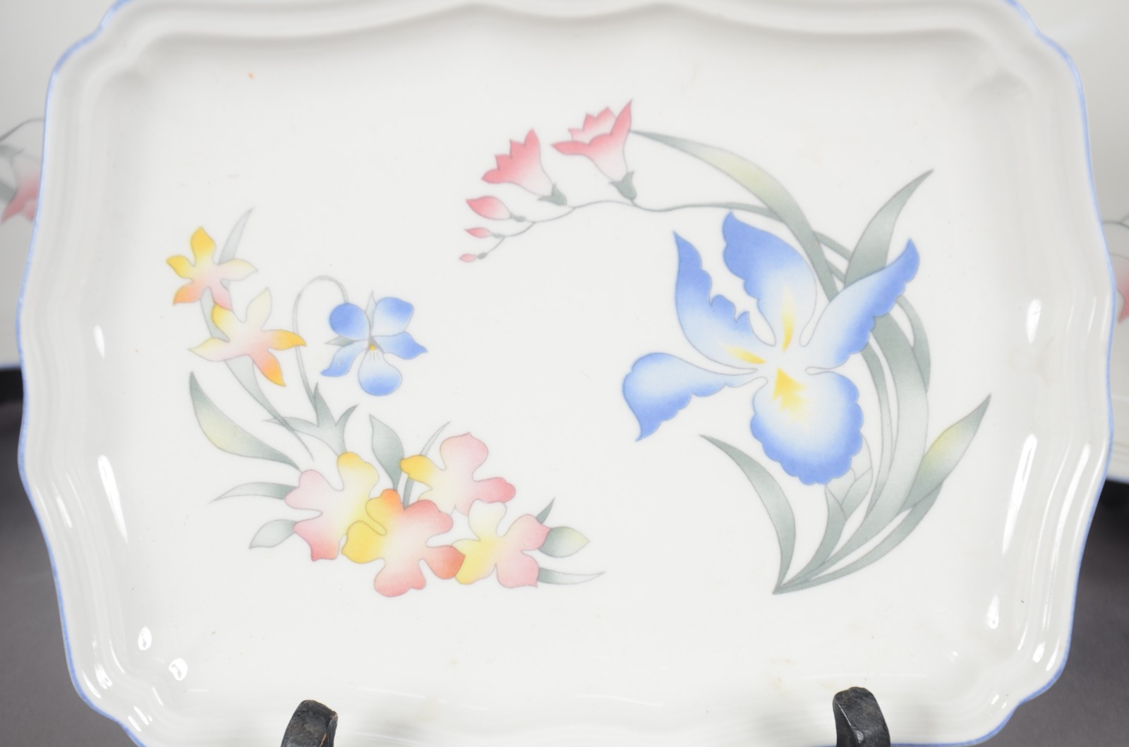 Cinco peças de servir de porcelana Vileroy Boch, decorados com... - foto 2 de 6