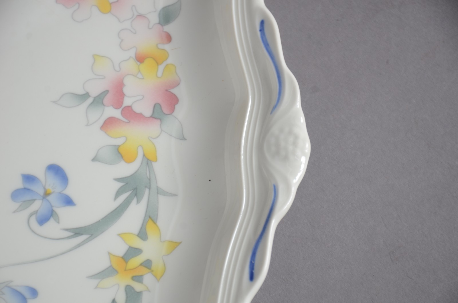 Cinco peças de servir de porcelana Vileroy Boch, decorados com... - foto 3 de 6