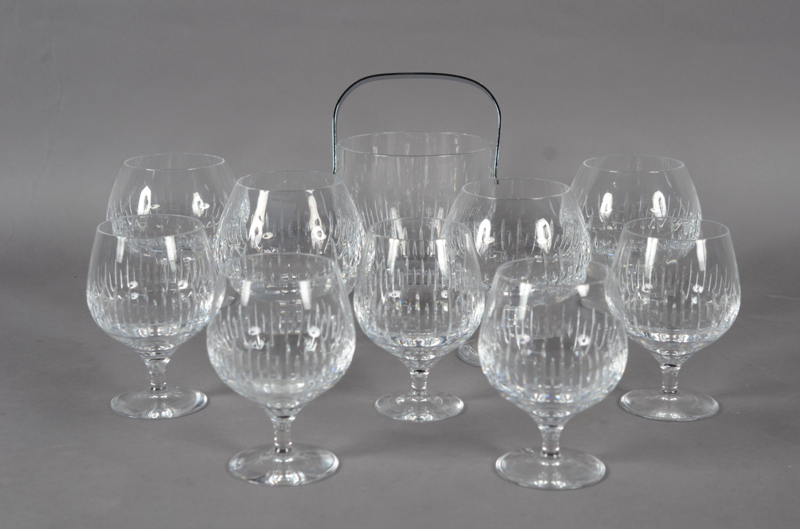 Conjunto de cristal português composto de: 4 taças para conhac, 5... - foto 1 de 6