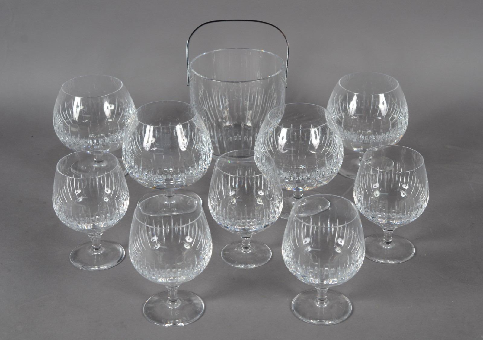 Conjunto de cristal português composto de: 4 taças para conhac, 5... - foto 2 de 6