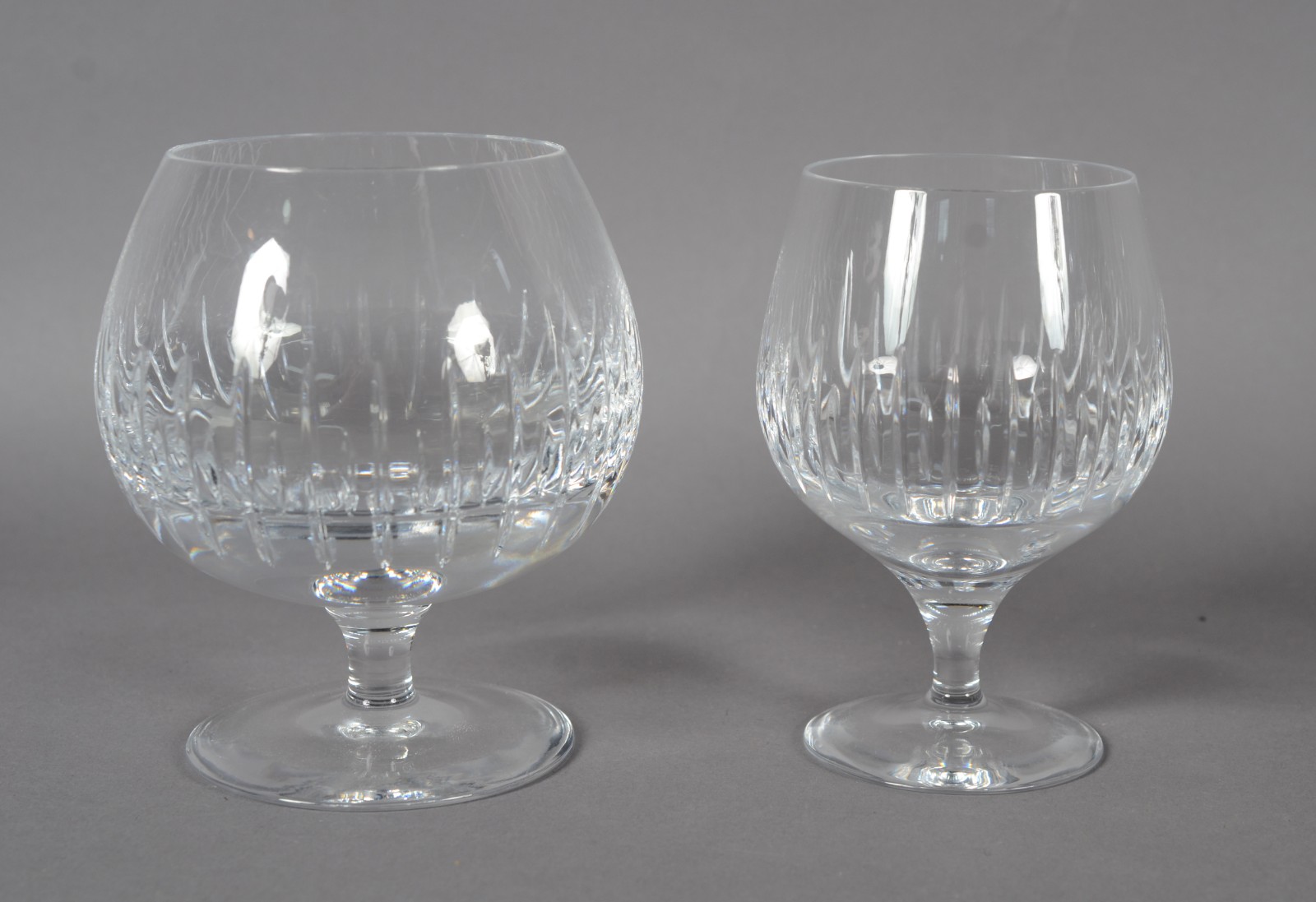 Conjunto de cristal português composto de: 4 taças para conhac, 5... - foto 3 de 6