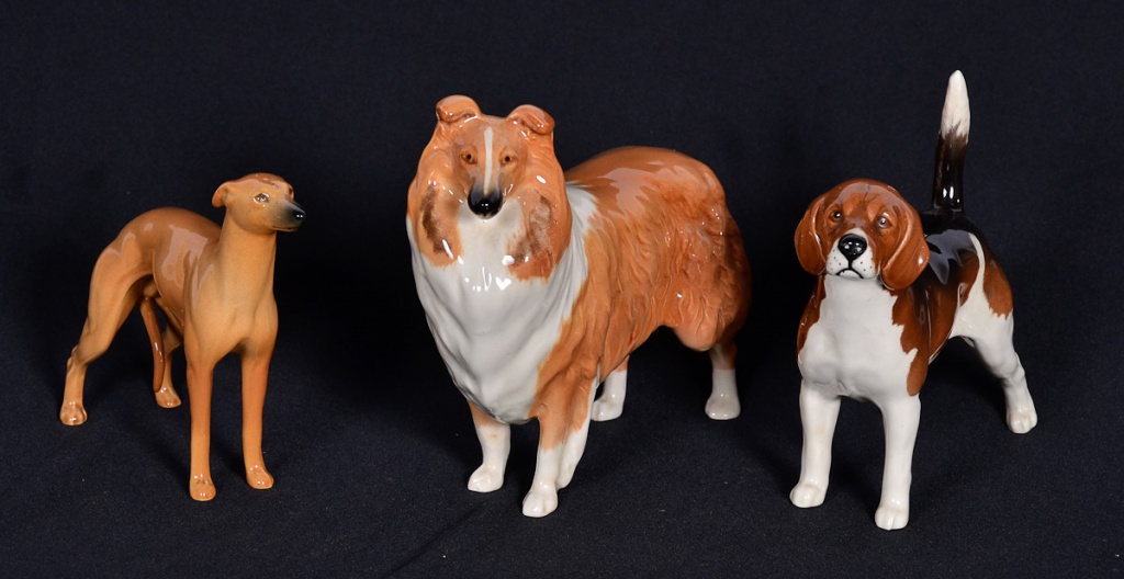 Tres estatuetas de porcelana policromada inglesa Beswick repres...