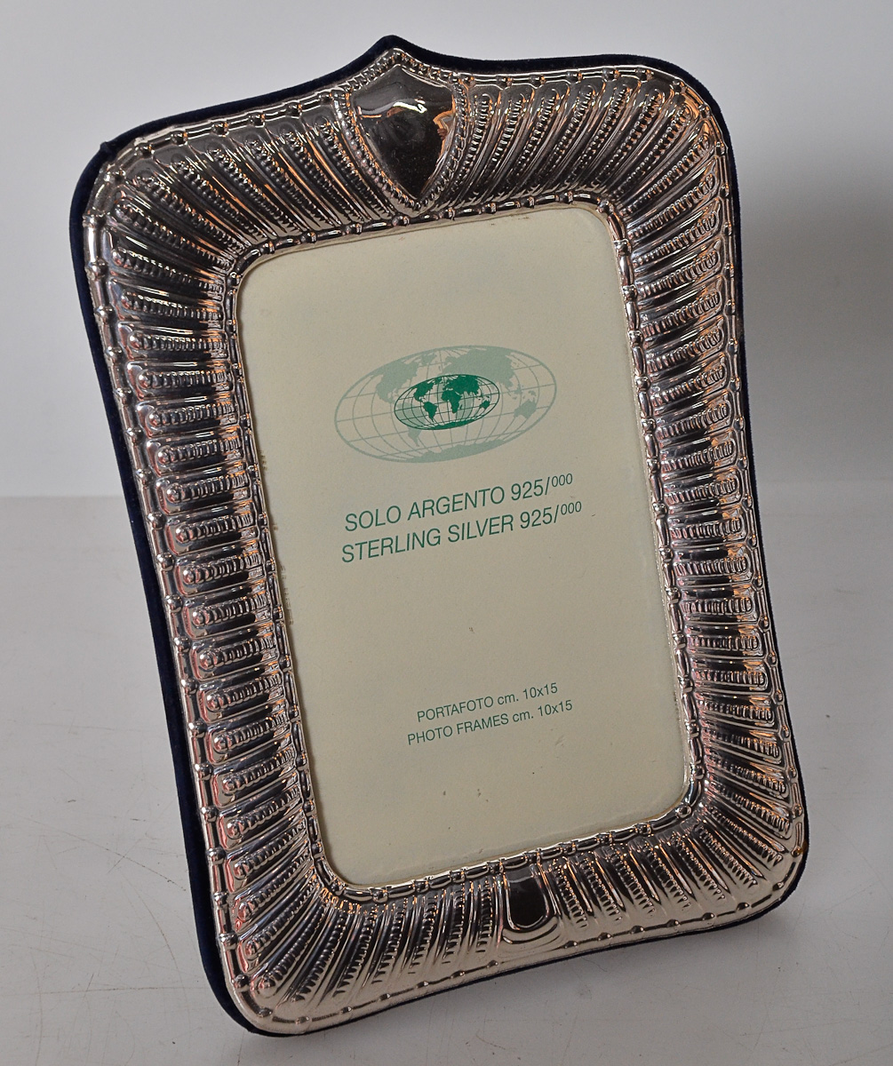 Porta retrato de prata italiana Sterling 925 mls, med.ext.22 x 16 cm.