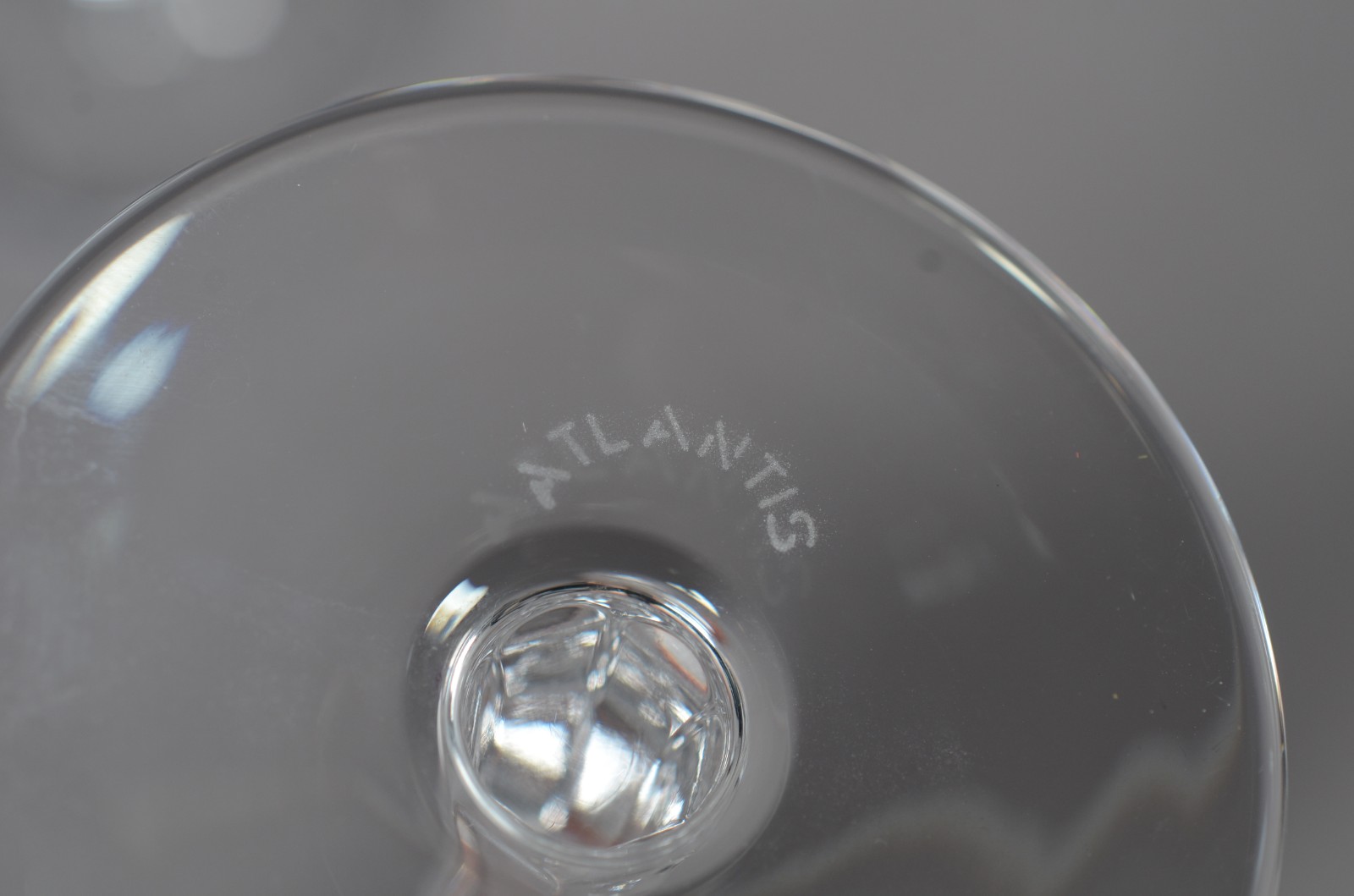 Serviço de cristal português composto de: 11 flutes (u com pequeno... - foto 6 de 7