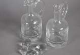 Diversas peças de vidro, sendo: par de potes co... - Diversas peças de vidro, sendo: par de potes com tampas, bomboniere, vaso, pote pequeno com tampa, 4 porta confeitos retangulares, duas galhetas...
