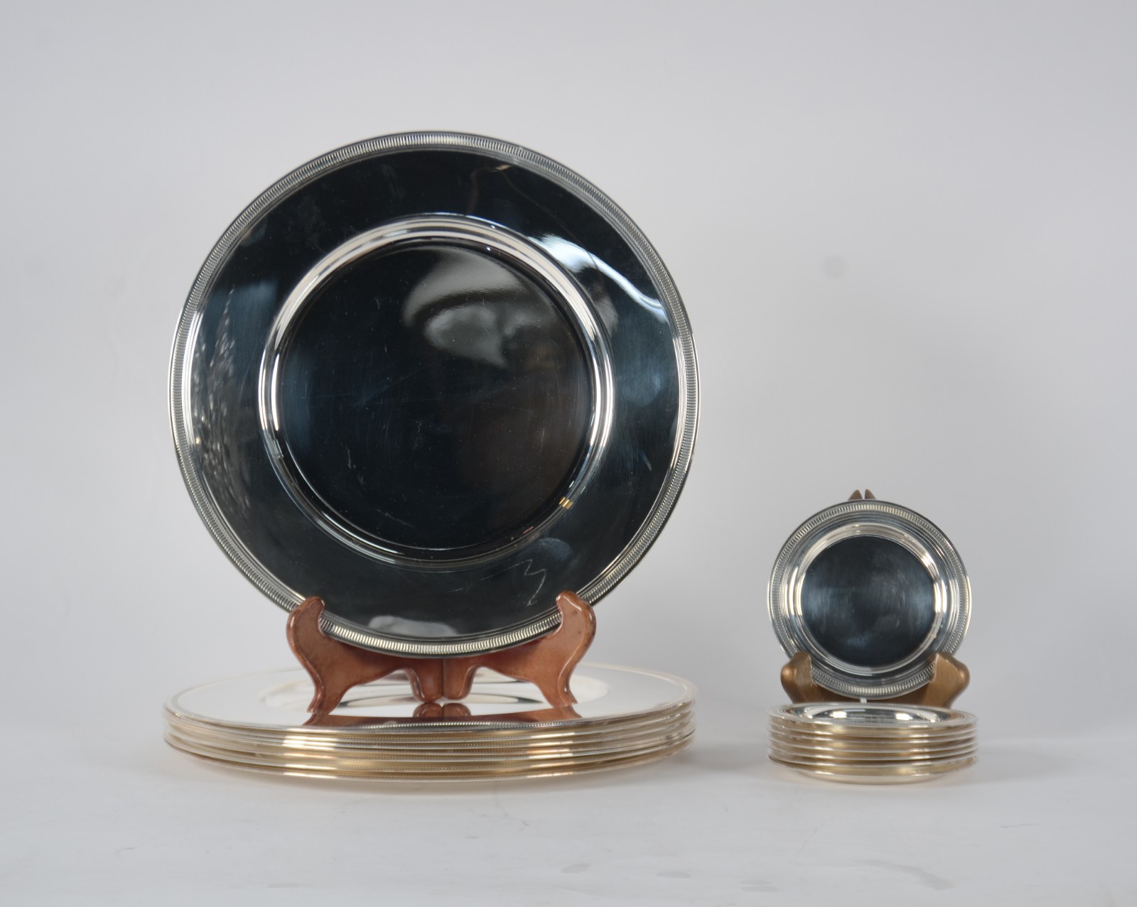 Conjunto com 8 souplats e 8 porta copos (ou prato para pão) de silver... - foto 1 de 4