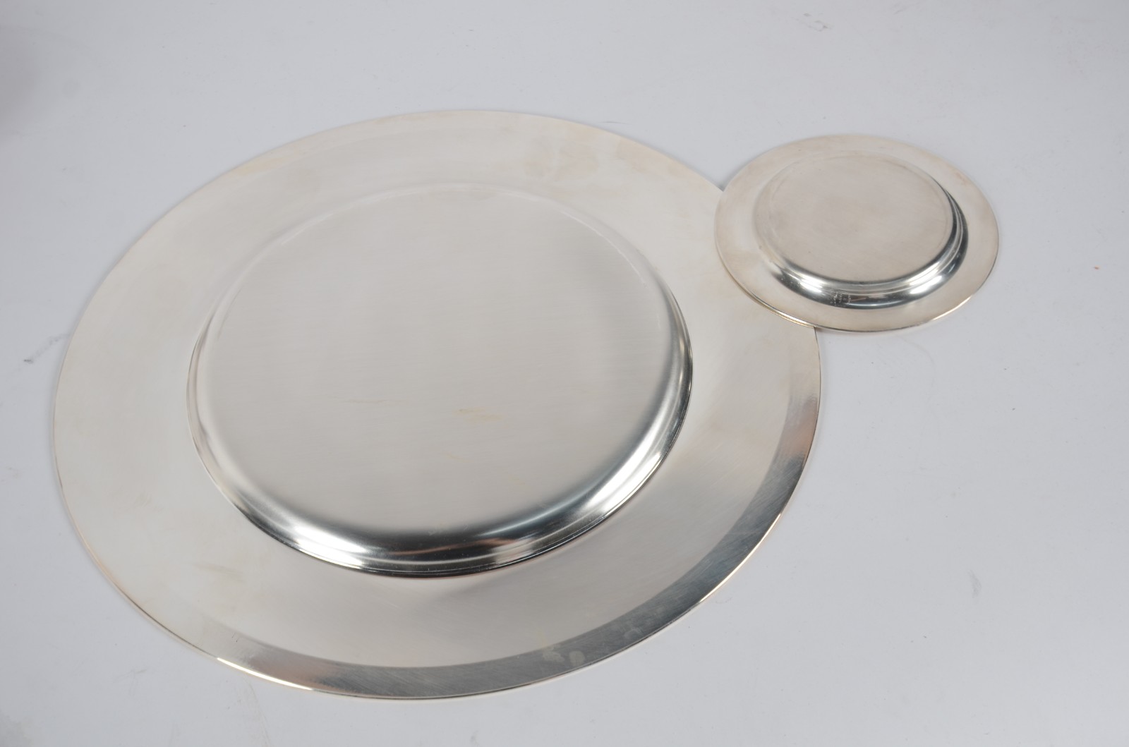 Conjunto com 8 souplats e 8 porta copos (ou prato para pão) de silver... - foto 3 de 4