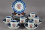 Vista Alegre (1824),  - Serviço de café de porcelana portuguesa "Mandarin Bouquet" composto de: 8 pratos de sobremesa e 6 xícaras de chá com pires. Total: 14 peças.