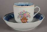Vista Alegre (1824),  - Serviço de café de porcelana portuguesa "Mandarin Bouquet" composto de: 8 pratos de sobremesa e 6 xícaras de chá com pires. Total: 14 peças.