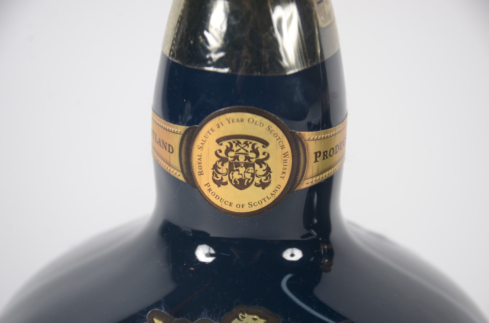 Duas garrafas de Whisky Royal Salute. - foto 7 de 10