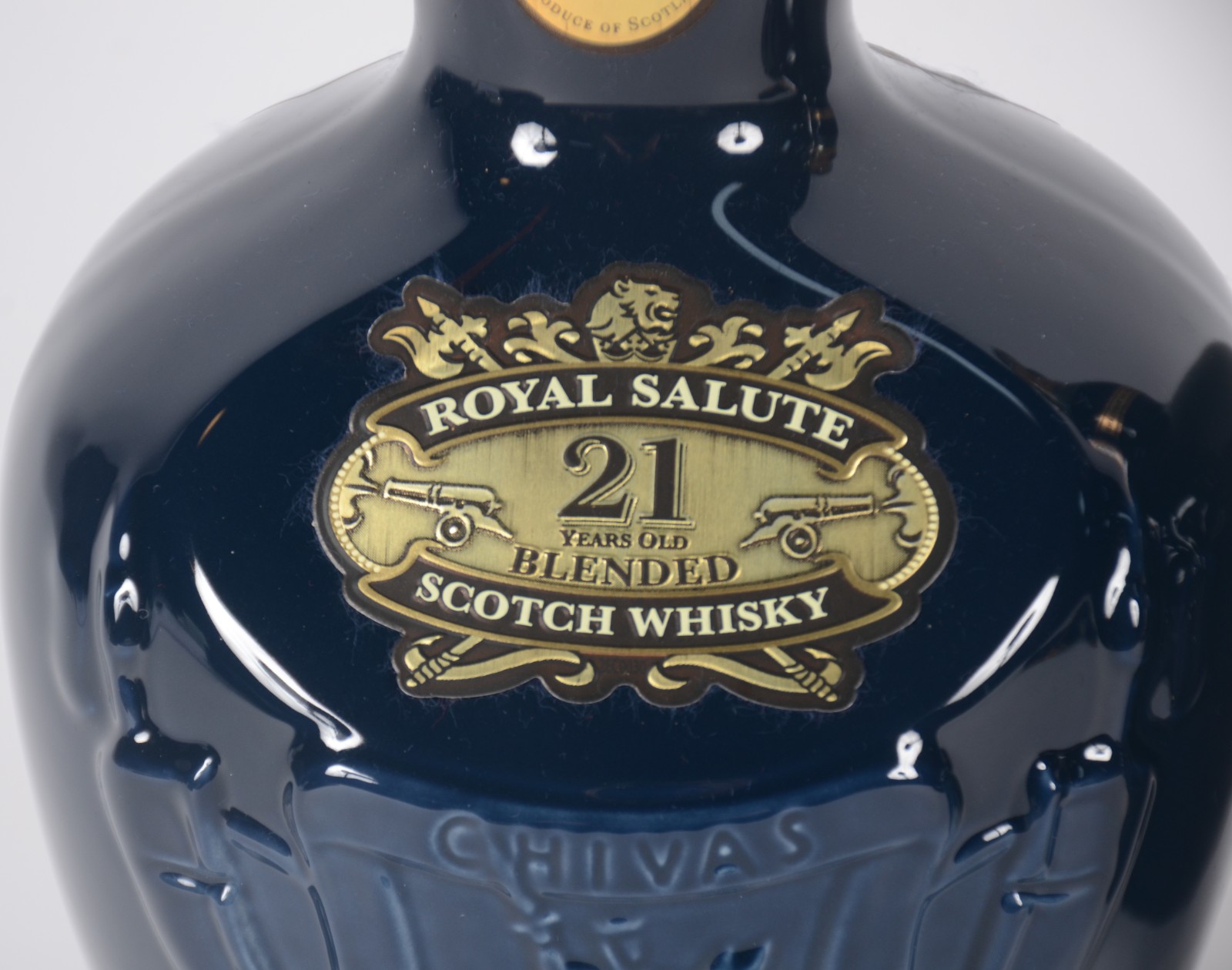 Duas garrafas de Whisky Royal Salute. - foto 8 de 10