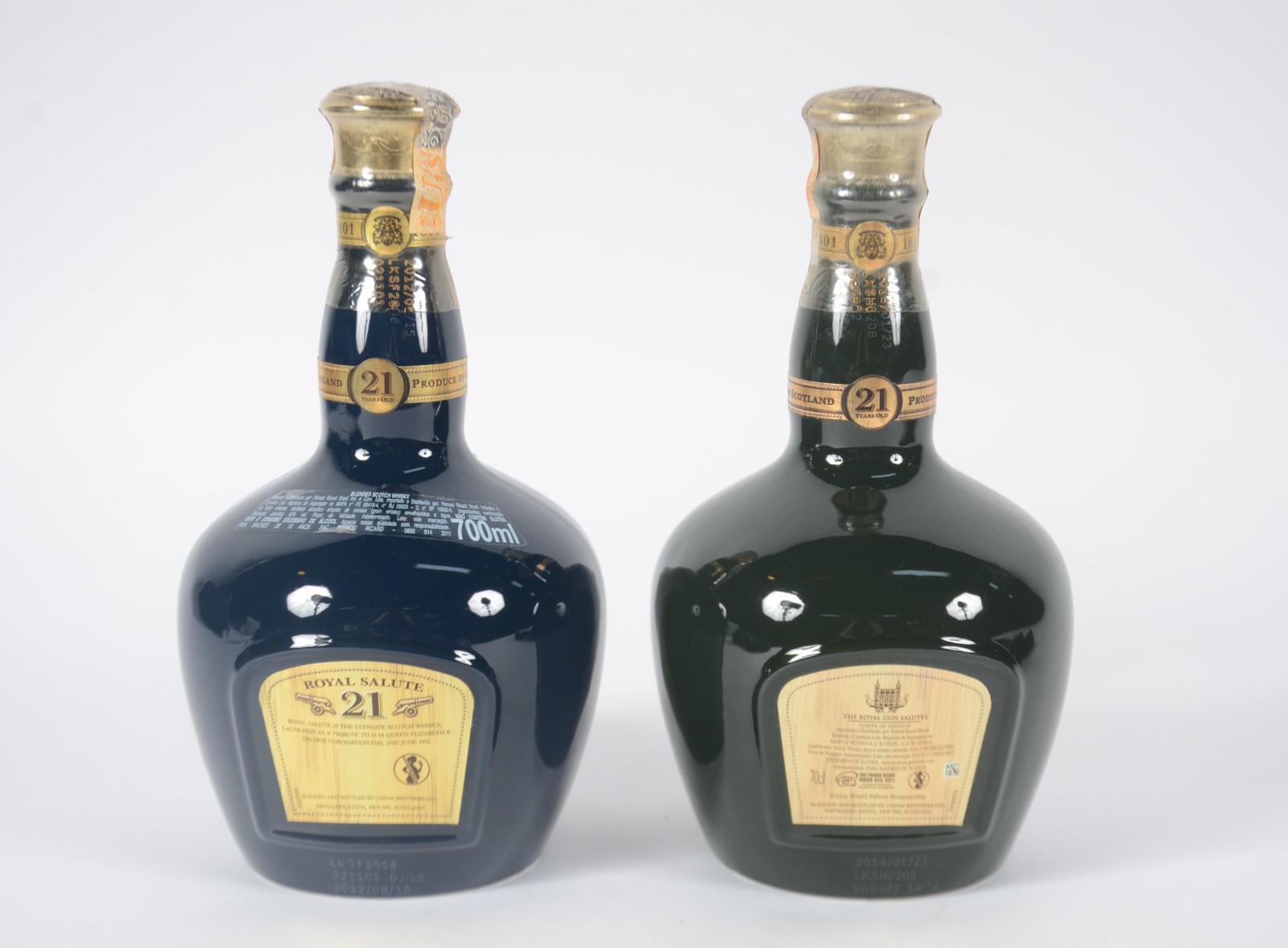 Duas garrafas de Whisky Royal Salute. - foto 9 de 10