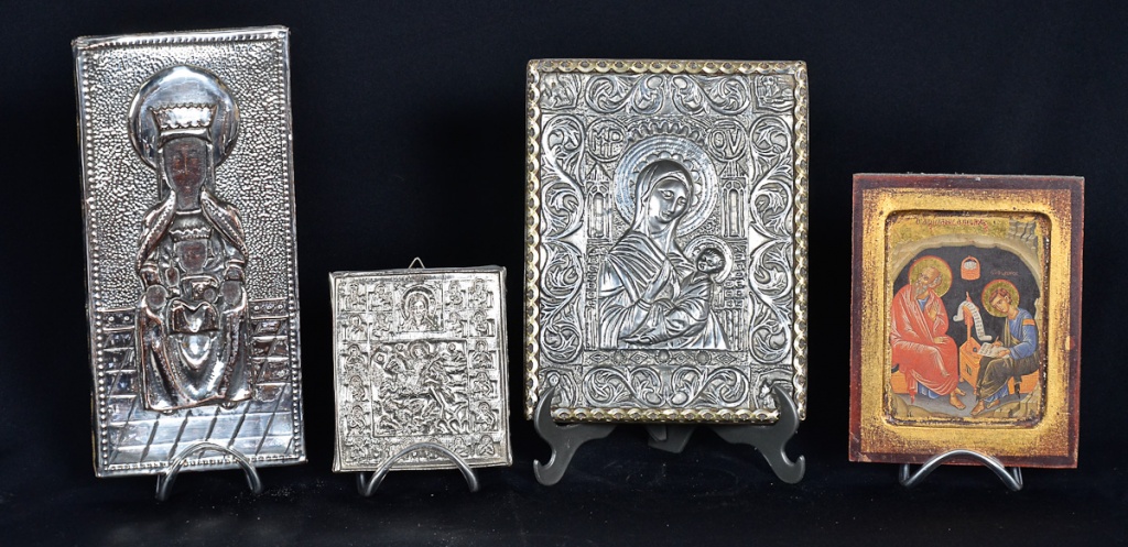 Quatro ícones diversos de metal prateado e madeira, med. 25 x 12, 21...