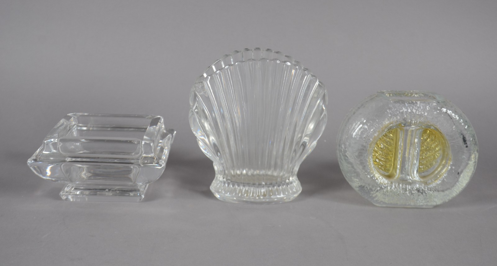 Três peças de cristal em diversos formatos. - foto 1 de 9