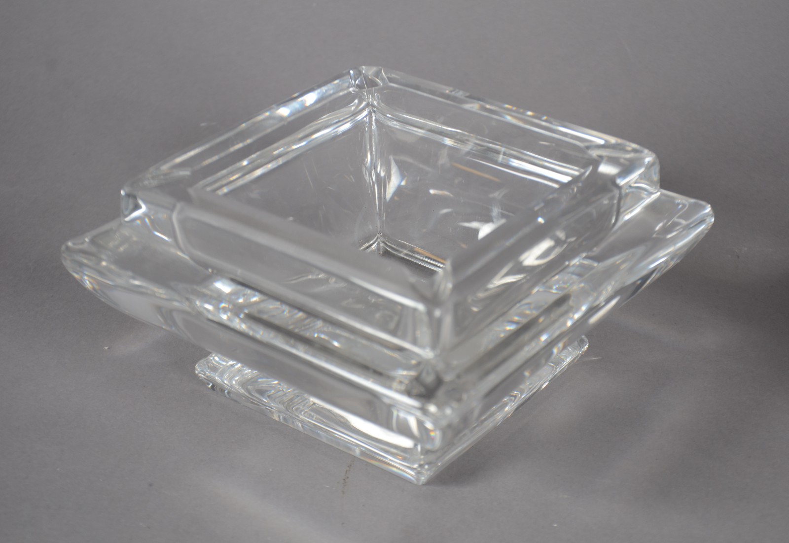 Três peças de cristal em diversos formatos. - foto 3 de 9