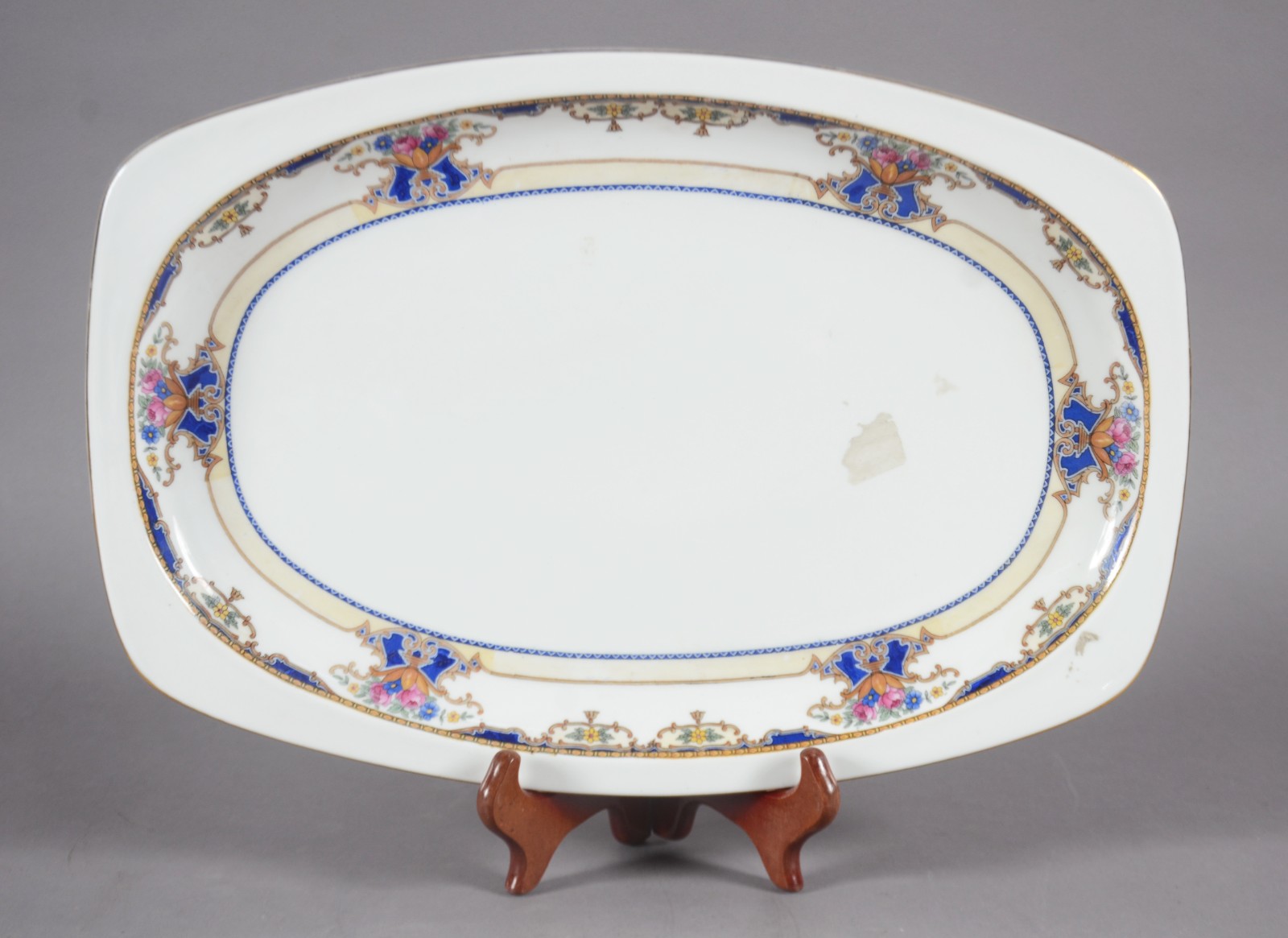 Travessa de porcelana tcheca Epiag com guirlandas florais em... - foto 1 de 5