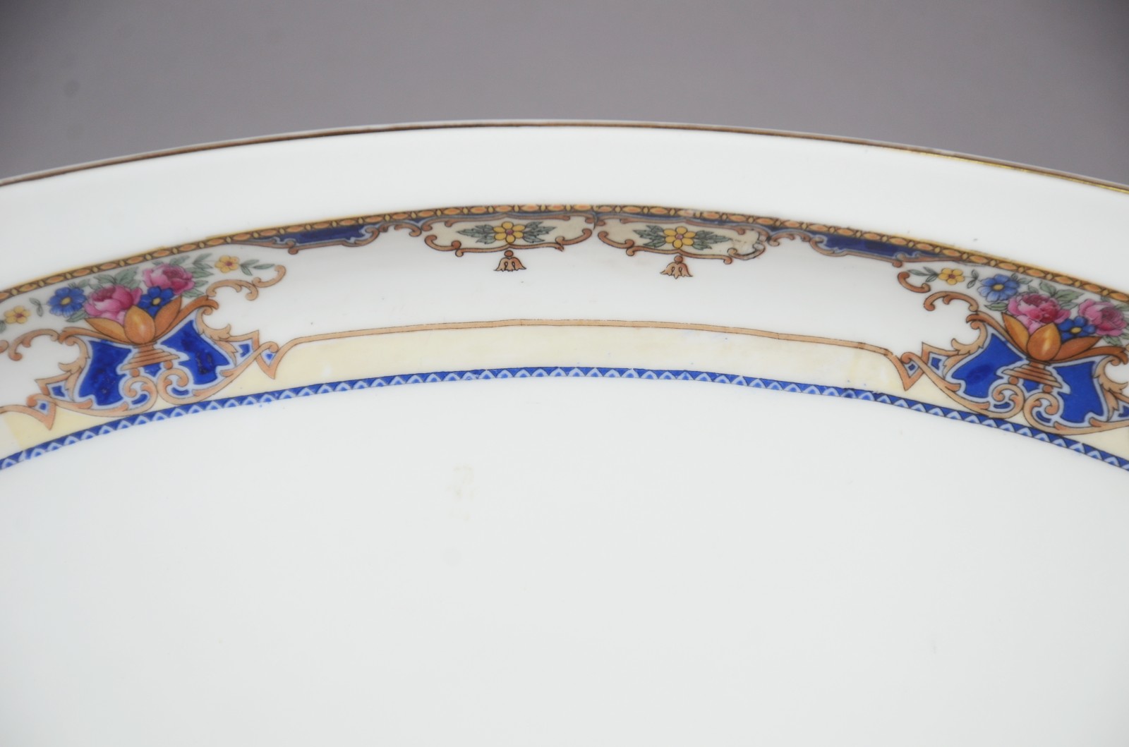 Travessa de porcelana tcheca Epiag com guirlandas florais em... - foto 2 de 5