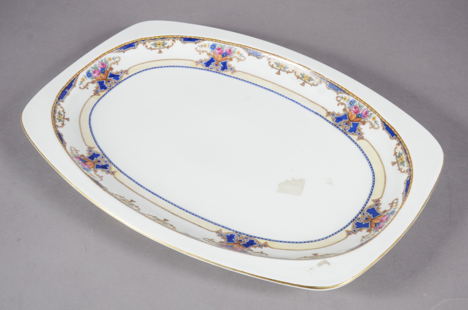 Travessa de porcelana tcheca Epiag com guirlandas florais em... - foto 3 de 5