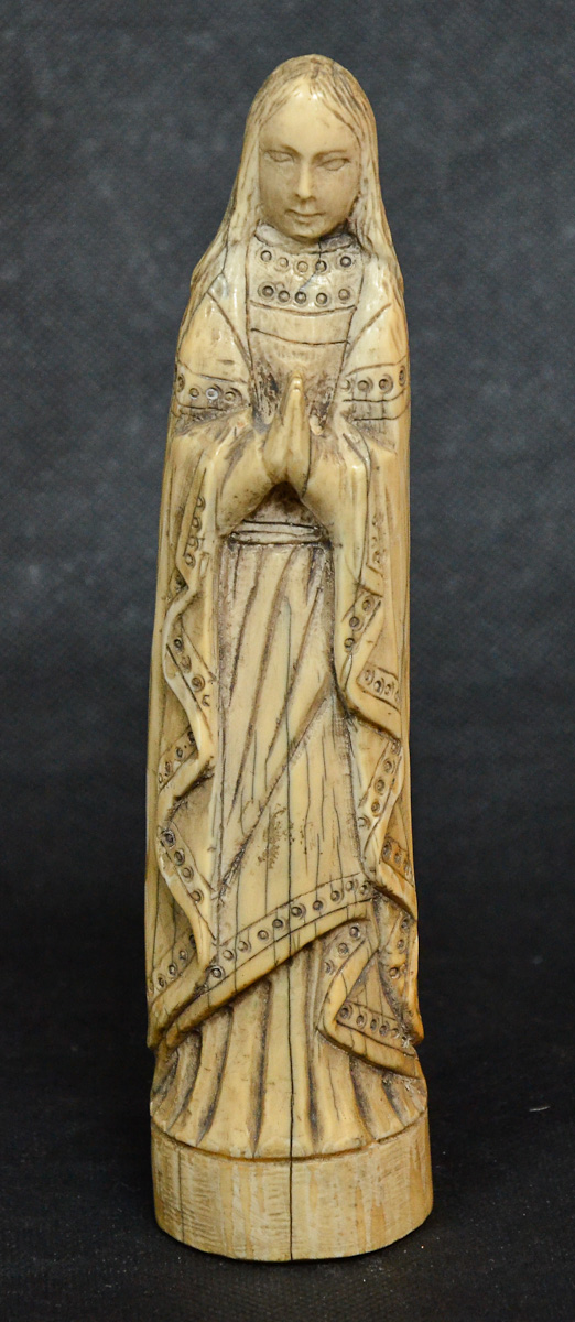 Estatueta de marfim repres.NOSSA SENHORA alt.19 cm.