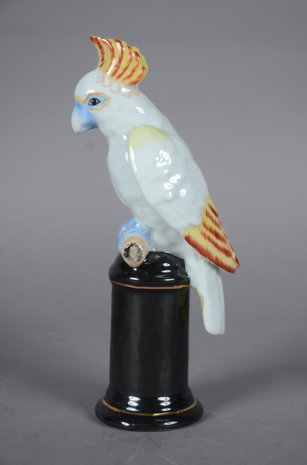 Escultura de porcelana representando pássaro em policromia. - foto 2 de 6