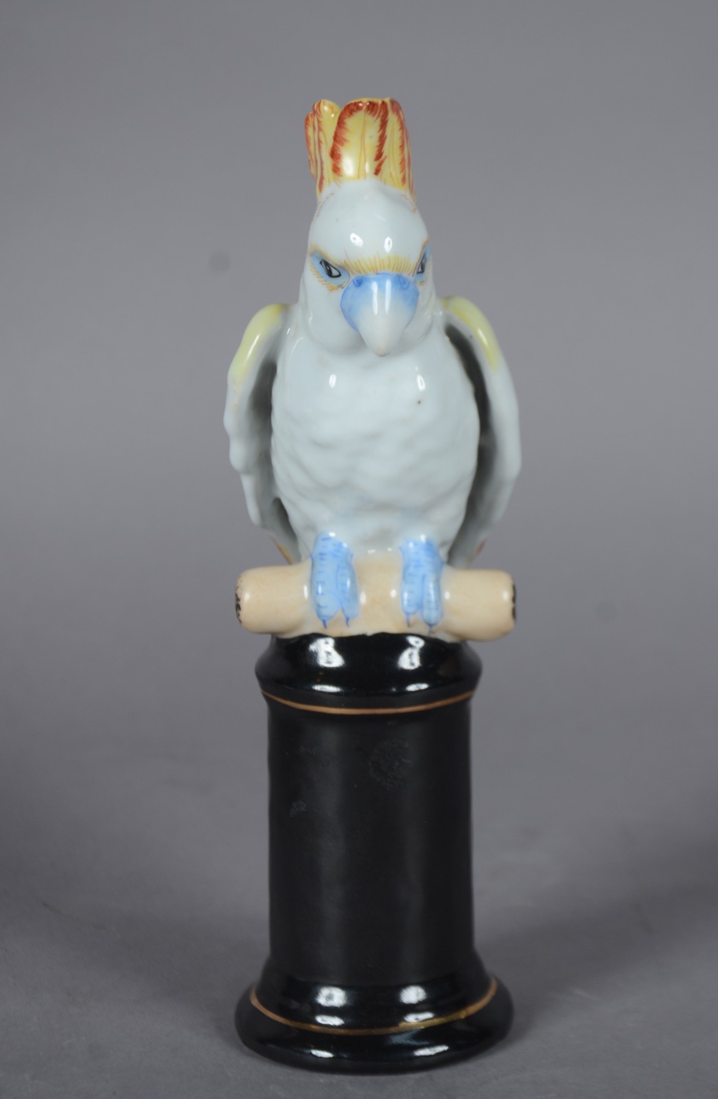 Escultura de porcelana representando pássaro em policromia. - foto 4 de 6