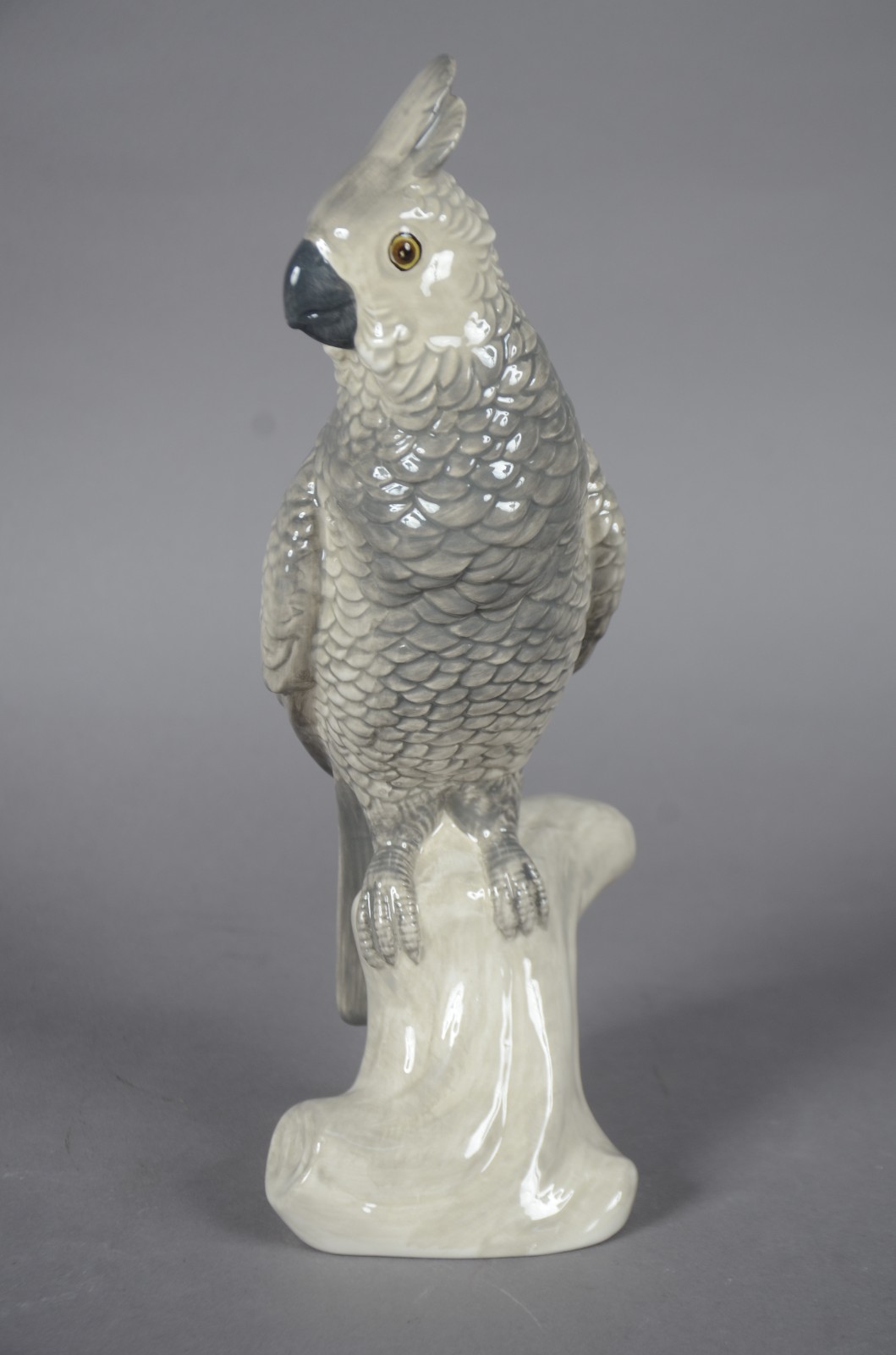 Estatueta de porcelana representando cacatua. - foto 2 de 6