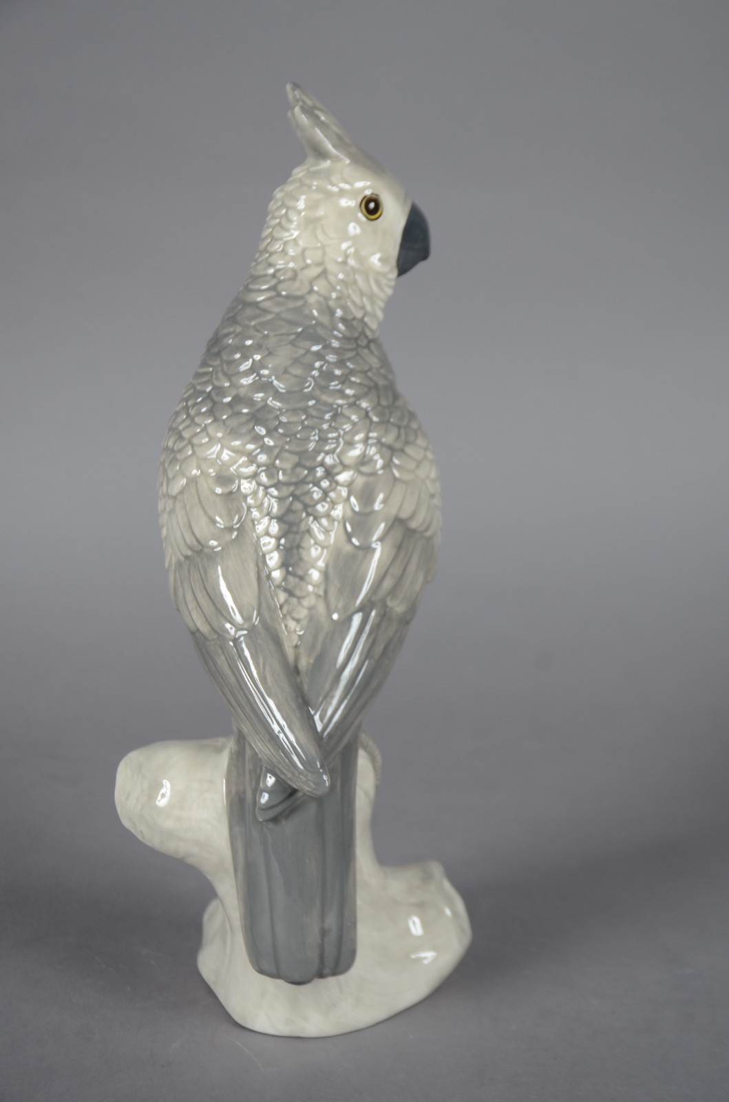 Estatueta de porcelana representando cacatua. - foto 4 de 6
