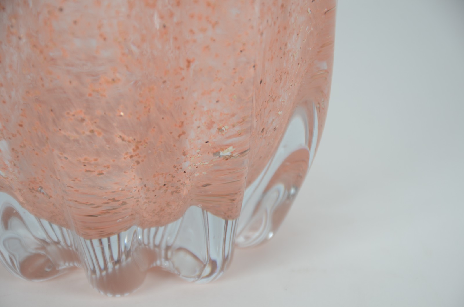 Vaso de murano de vidro decorativo, trabalhado em gomos. - foto 3 de 5