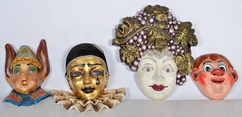 Conjunto com 4 máscaras carnavalescas italianas.