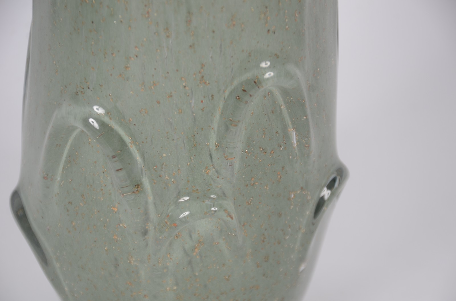 Vaso de vidro decorativo na cor verde. - foto 4 de 5