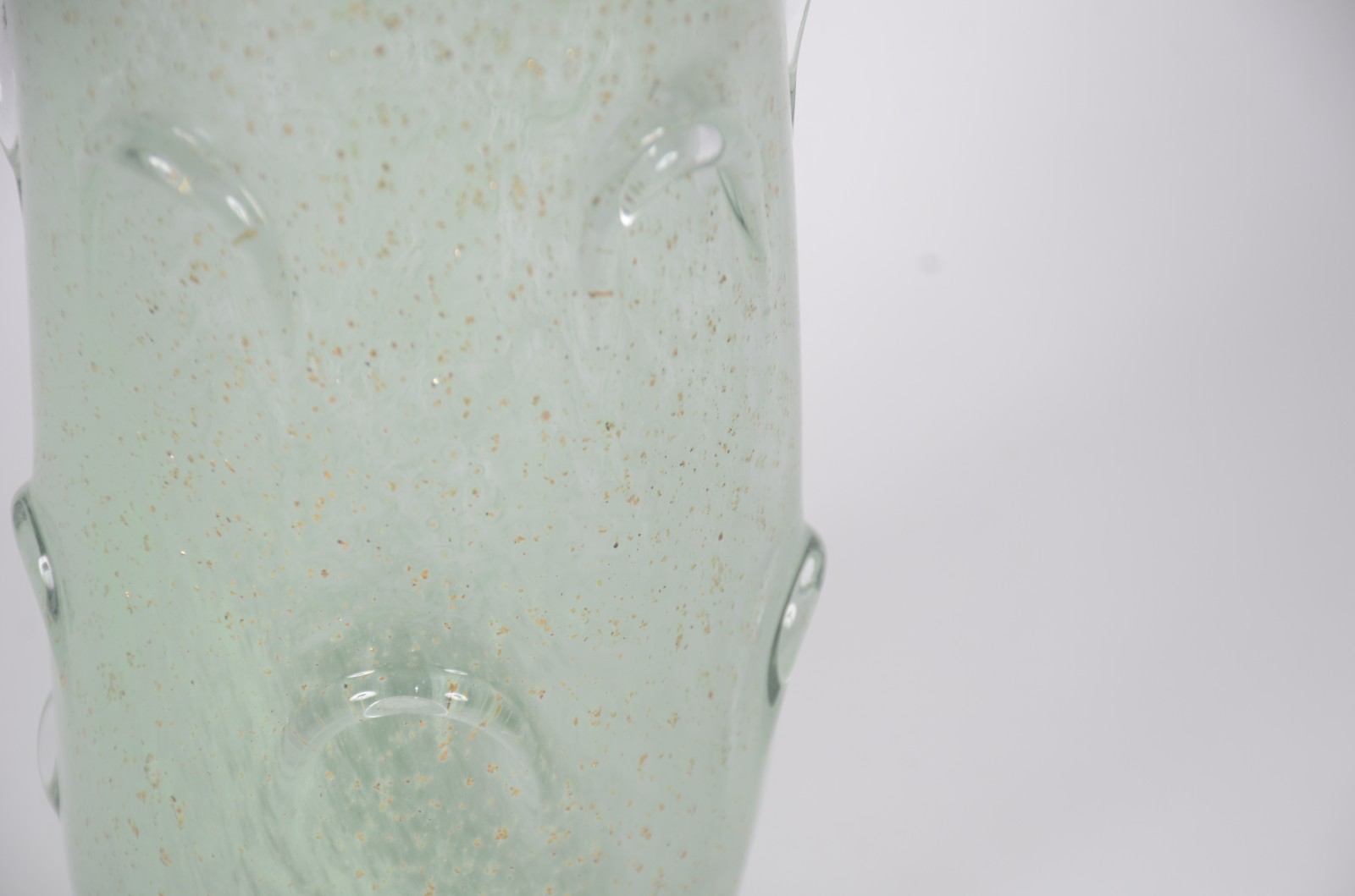 Vaso de vidro decorativo na cor verde. - foto 4 de 5