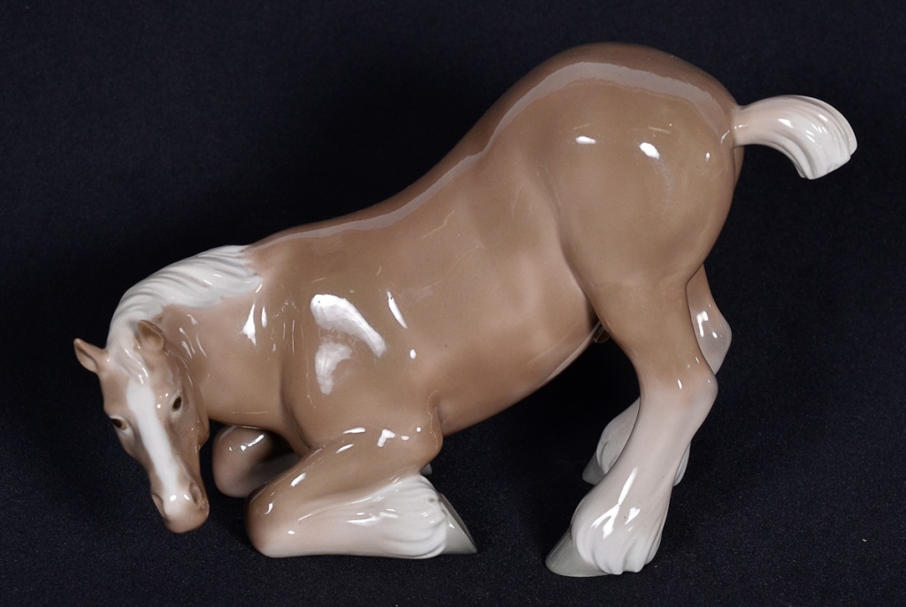 LLADRO - Estatueta de porcelana espanhola repres.cavalo, alt.13 cm.
