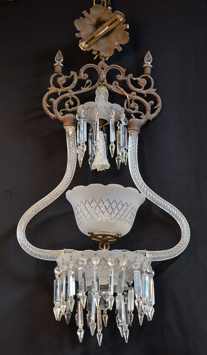 Lustre de cristal feitio lira, guarnição superior de bronze, manga...