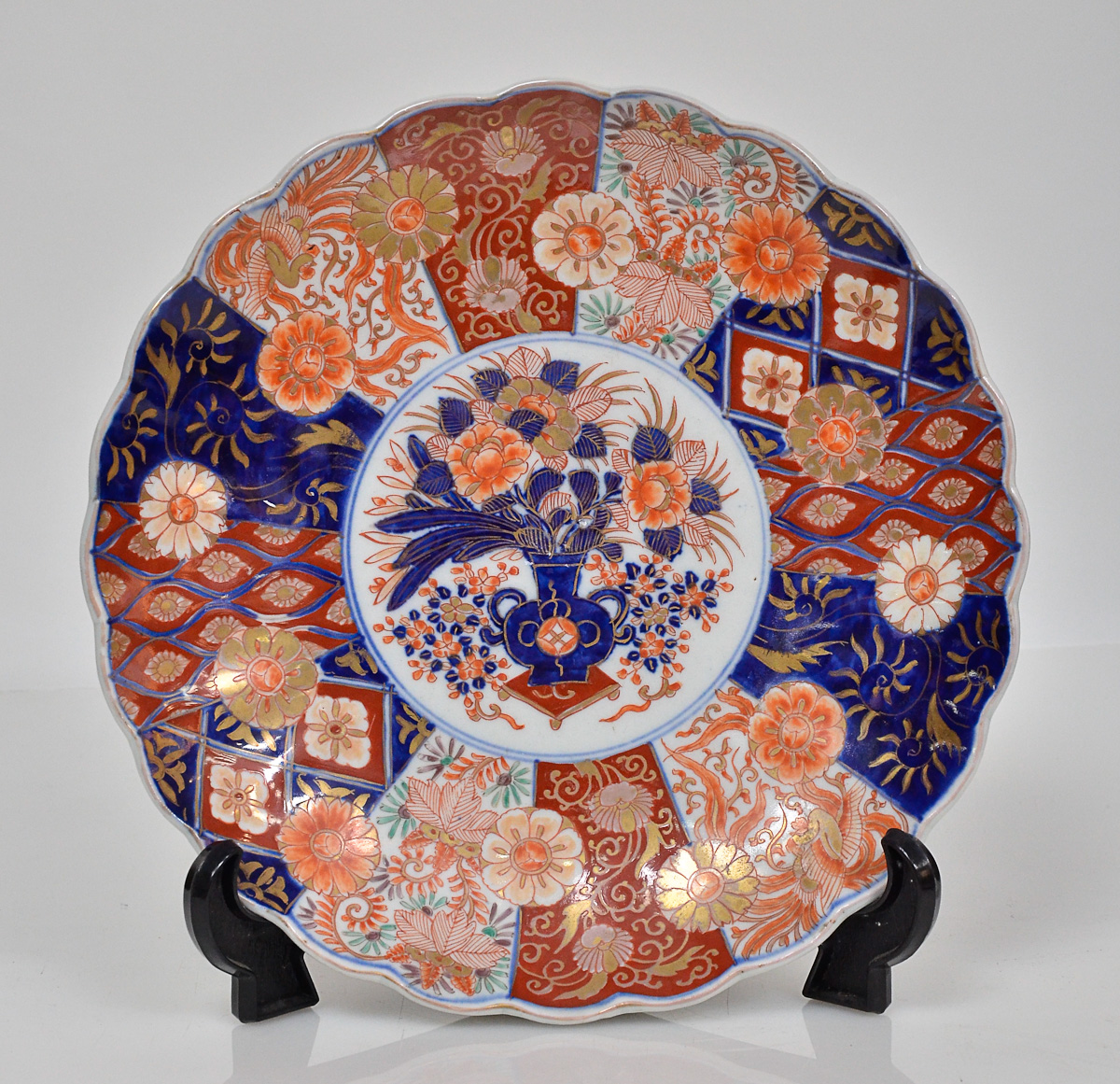 Prato de porcelana japonesa IMARI, diam. 31 cm.