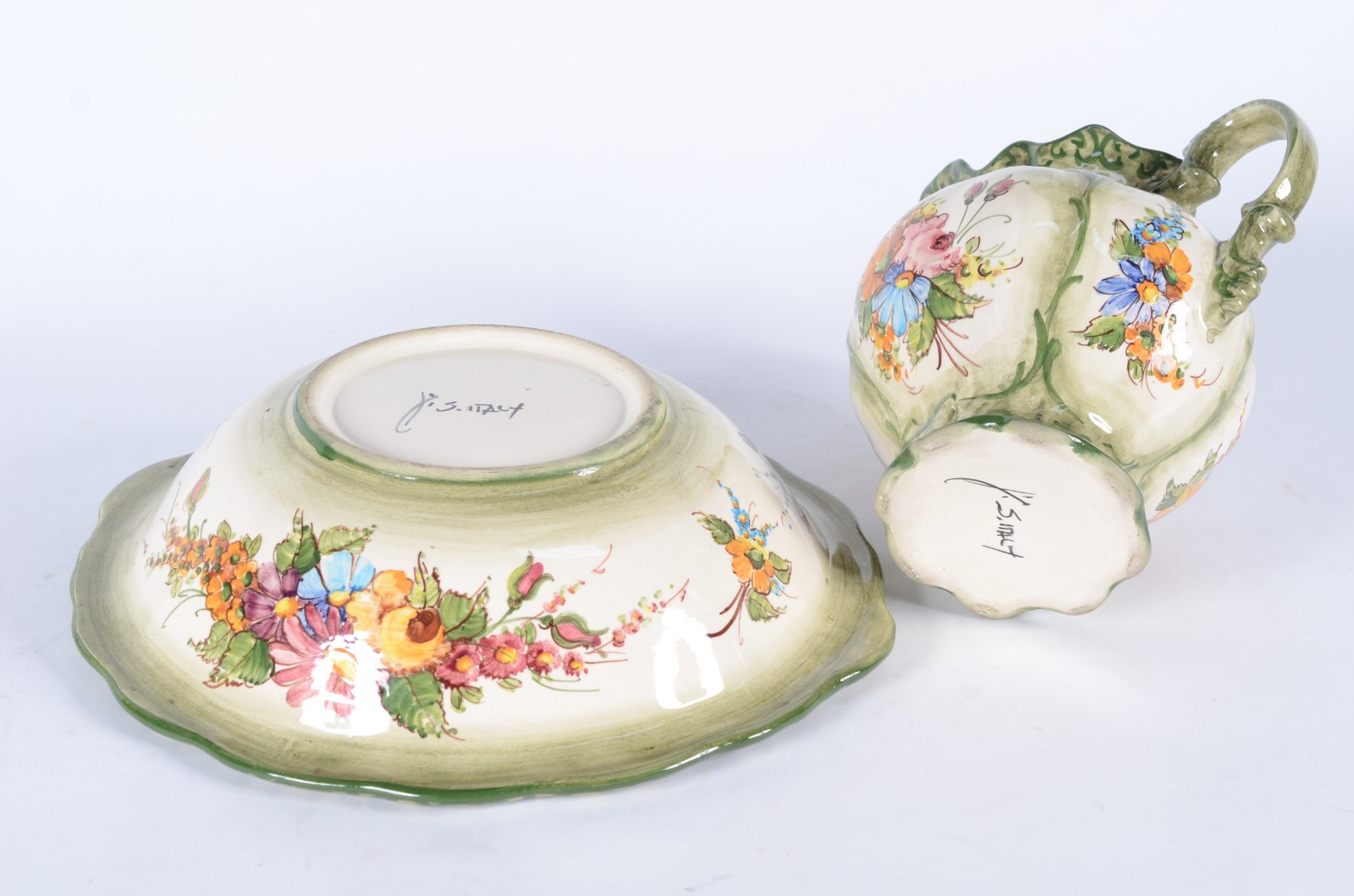 Jarra com bacia de cerâmica italiana decorada com flores em... - foto 10 de 11