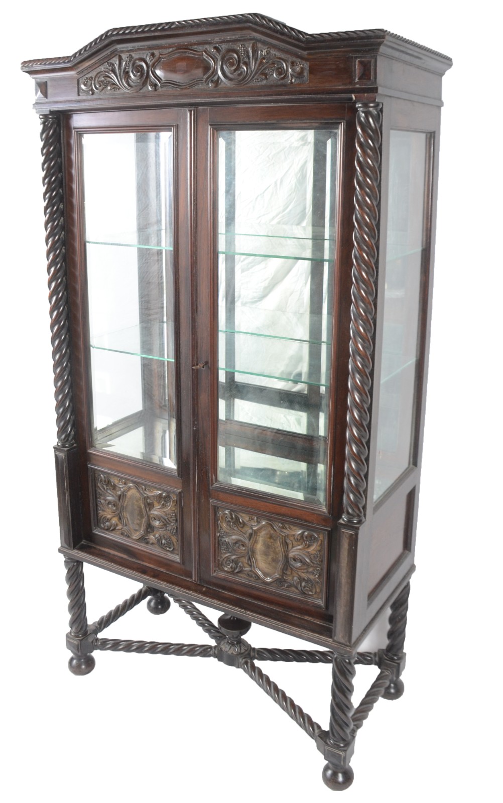 Vitrine de madeira nobre com 2 portas e laterais de vidro, fundo... - foto 1 de 6
