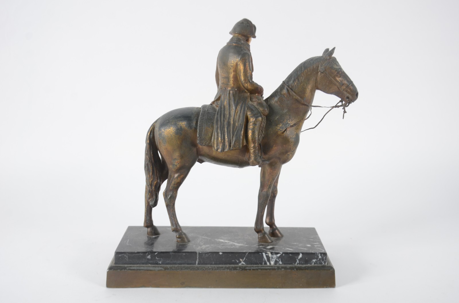 Escultura de bronze representando Napoleão a cavalo, base de mármore... - foto 5 de 8