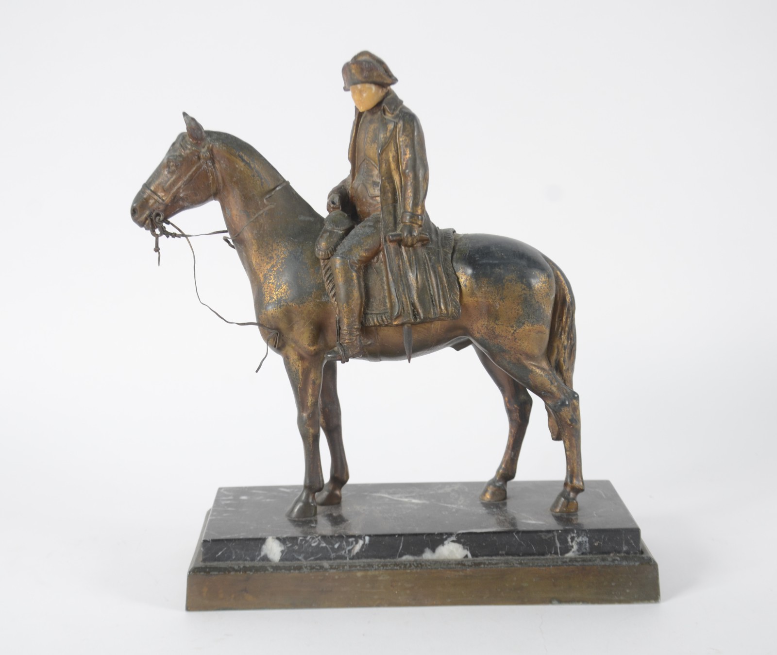 Escultura de bronze representando Napoleão a cavalo, base de mármore... - foto 7 de 8