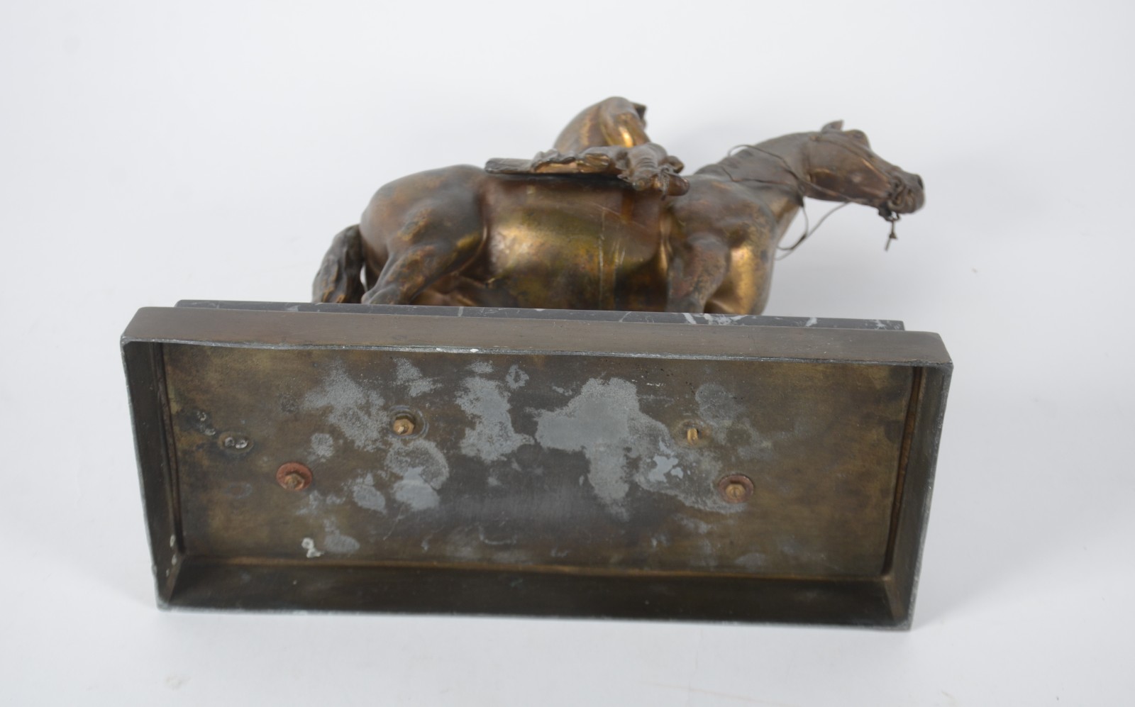 Escultura de bronze representando Napoleão a cavalo, base de mármore... - foto 8 de 8
