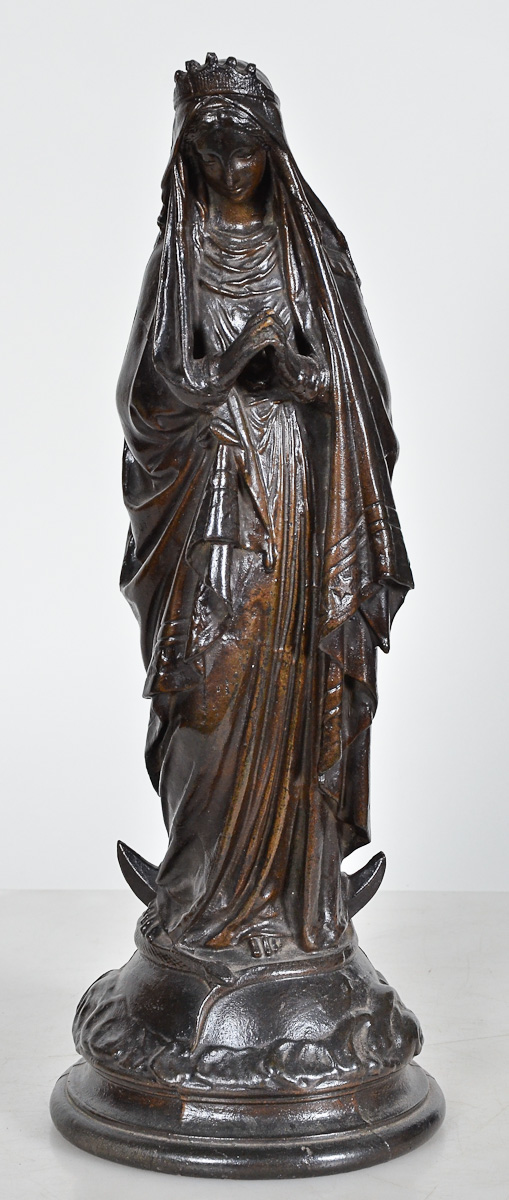 Estatueta de bronze repres. Virgem, alt.46 cm.