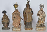 Quatro antigas imagens de madeira, sendo SÃO JO... - Quatro antigas imagens de madeira, sendo SÃO JOSÉ DE BOTAS e tres de NOSSA SENHORA, alts. 25. 36 e 37 cm.
