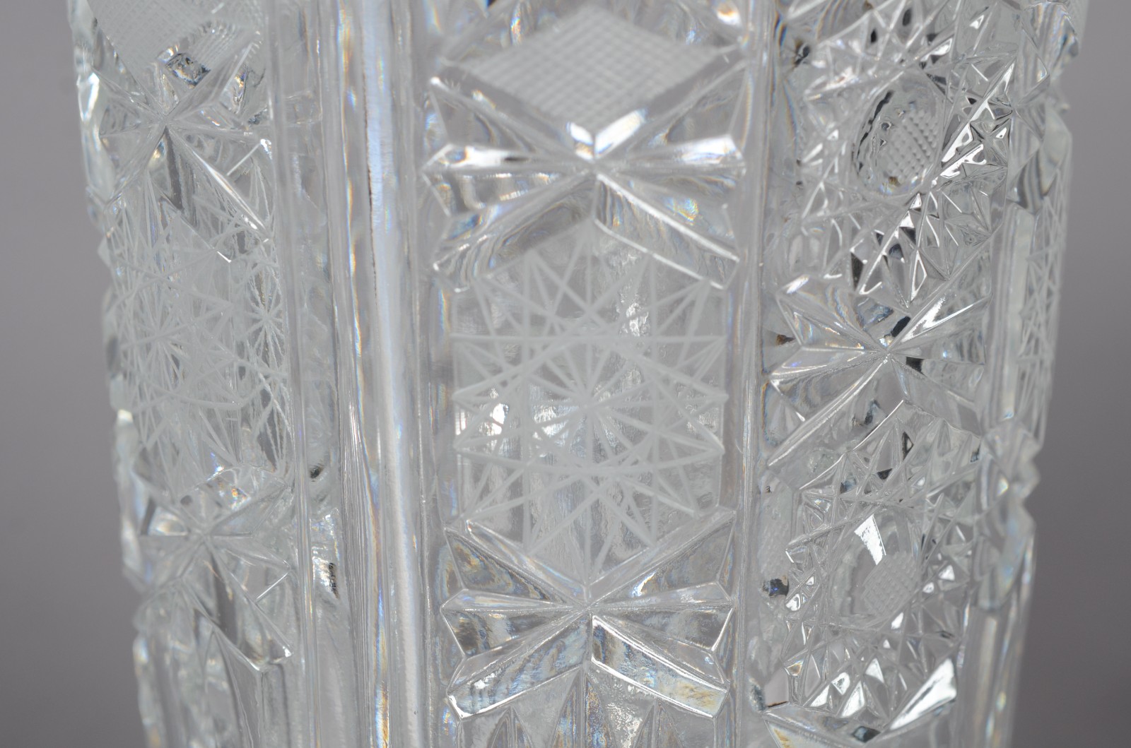 Par de vasos de cristal europeu lapidados. - foto 2 de 7