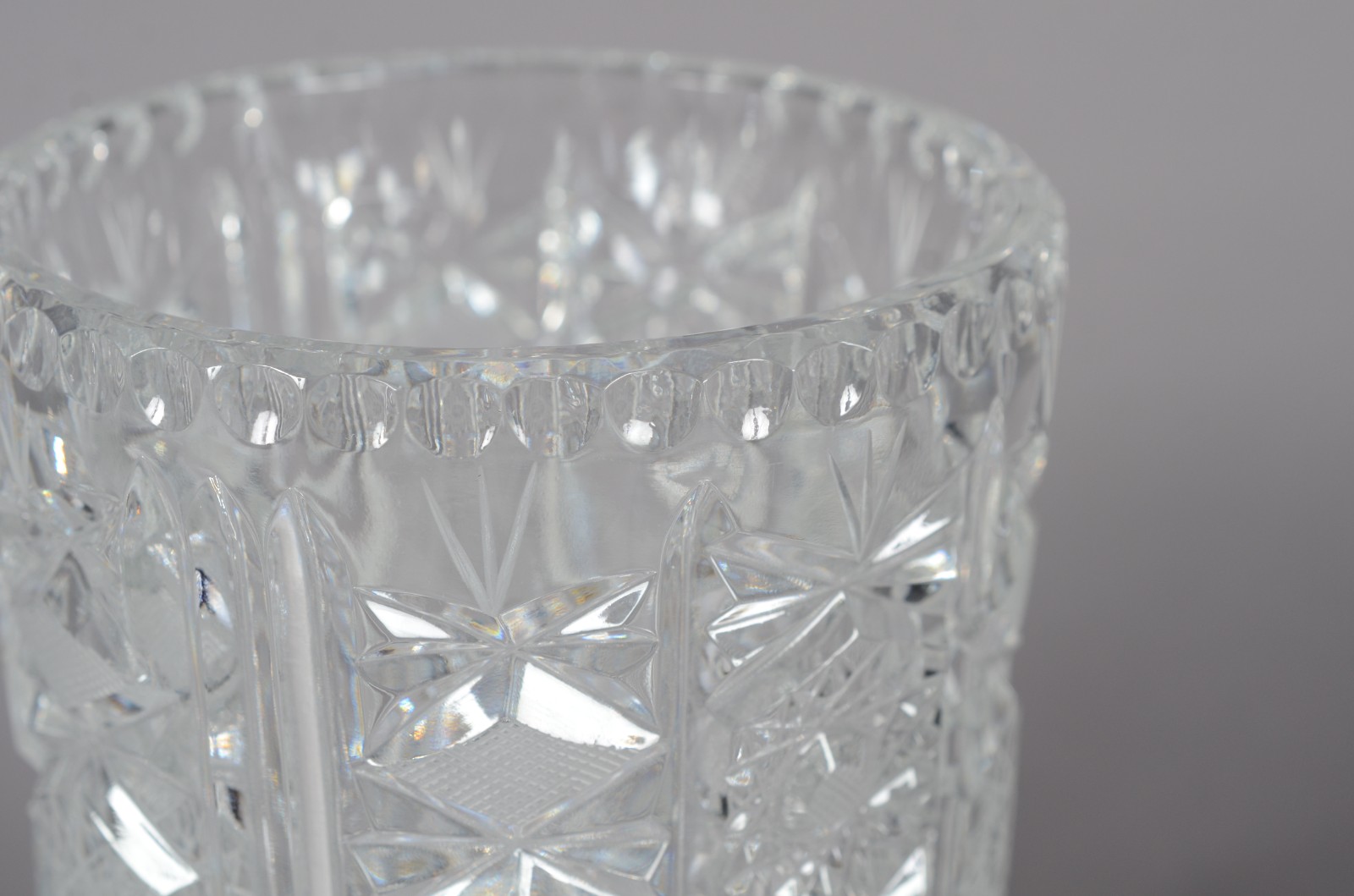 Par de vasos de cristal europeu lapidados. - foto 3 de 7